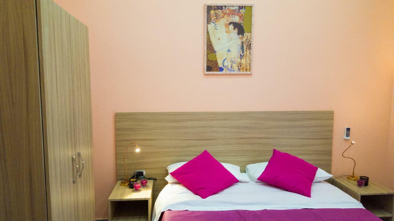 Holiday Naples Art Rooms Εξωτερικό φωτογραφία